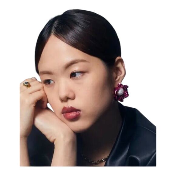 Sterling King Titania Imitation SwirlShaped Pearl And Silver Alloy Stud Earrings - Picture 16 of 16